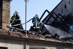 Požár domu a stodoly v Deblíně