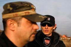 Pravicoví radikálové patrolují v Maďarsku v romském městě