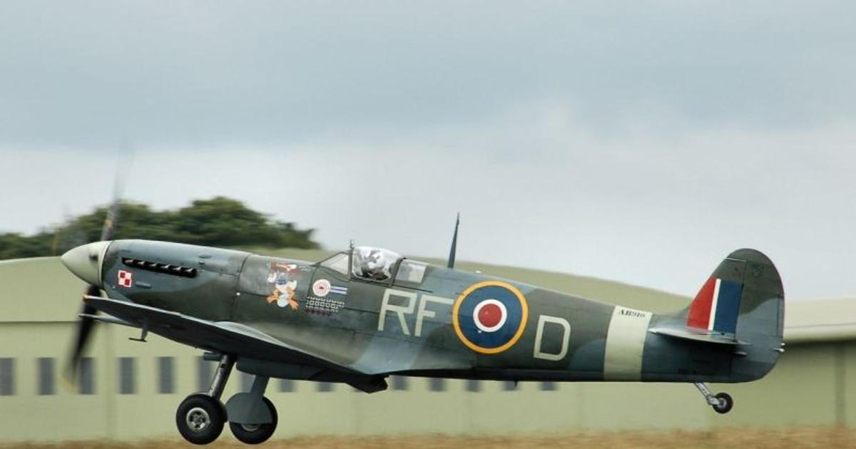 Jak malá stíhačka porazila velkého agresora. Spitfire v Londýně láká na Česko