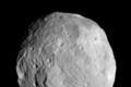 Snímek pořízený sondou Dawn - planetka Vesta