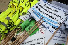 Demonstrace hasičů a policistů proti snížení platů