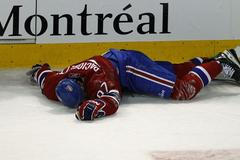 Zdeno Chára srazil u mantinelu Maxe Paciorettyho