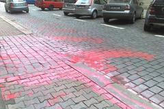 Sídlo KSČM natřené červenou barvou