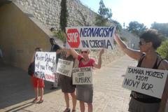 Demonstrace proti Bátorovi v Jad Vašem