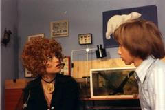 Dívka na koštěti, 1971