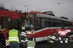 Tramvaj přejela chlapci nohu, nejspíš o ni přijde