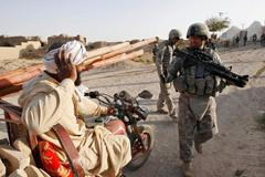 Nahlédněte mezi ostré hochy na základně U.S. Air Force v Kandaháru