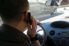Telefonování za volantem