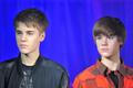 Justin Bieber se svým voskovým dvojníkem
