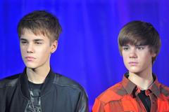 Justin Bieber se svým voskovým dvojníkem