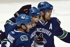Daniel Sedin se spoluhráči z Vancouveru Canucks