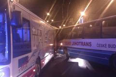 Nehoda autobusu a trolejbusu