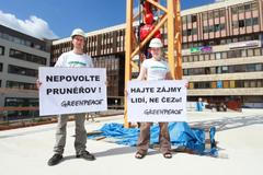 Greenpeace protest proti Prunéřovu