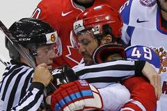 Kanada - Rusko (potyčka Arťuchin vs Burns)