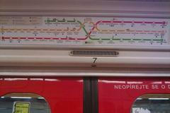 Dveře pražského metra