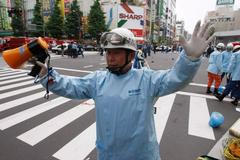 V Tokiu útočil šílenec s nožem