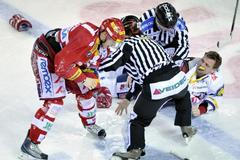 Bílí Tygři - rvačka