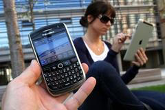 mobilní komunikace - ilustrační foto