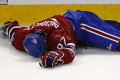 Zdeno Chára srazil u mantinelu Maxe Paciorettyho