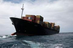 Topný olej z liberijské lodi dorazil k pobřeží Nového Zélandu