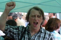 Demonstrace za nižší DPH pro knihy a noviny