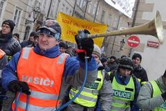 Protest hasičů a policistů