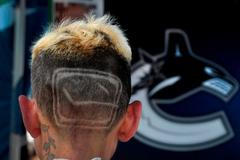 Finále NHL mezi Bostonem a Vancouverem si fanoušci užívají