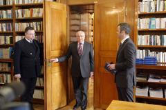 Václav Klaus podepisuje Rok osmý