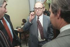 Jan Stráský s cigaretou