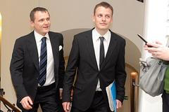 Koaliční jednání poprvé ve třech