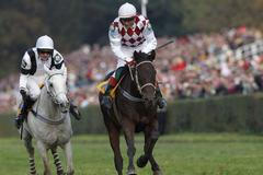 Váňa s Tiumenem a Bartoš se Sixteen v cíli Velké pardubické