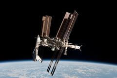 Raketoplán a vesmírná stanice