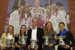 české tenistky slaví Fed Cup (Peschkeová, hradecká, pála, kvitová, šafářová)