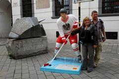 Sochy hokejistů v Bratislavě