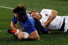 MS v ragby čtvrtfinále: Francie - Anglie (Médard a Wilkinson)