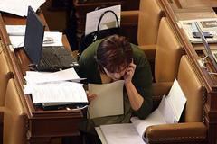 Sněmovna 25. února