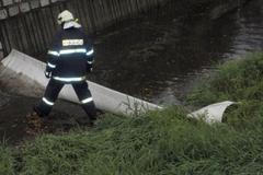 Hasiči pomáhají po úhynu ryb