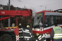 Tramvaj přejela chlapci nohu, nejspíš o ni přijde