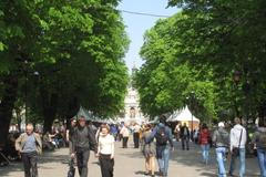 Lvov, promenáda před Operou