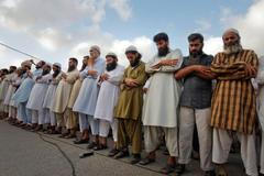 Pákistán, Karáčí - radikální islamisté oplakávají smrt bin Ládina