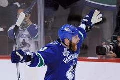 Finále Stanley Cupu 2011: Vancouver - Boston (Raffi Torres)