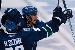 Vancouver - Henrik Sedin a Alex Burrows