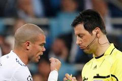 Real - Barcelona (Pepe se hádá s rozhodčím)