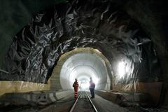 Nejdelší železniční tunel světa