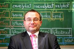 Josef Dobeš na návštěvě škol