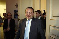 TK Josefa Dobeše k rezignaci