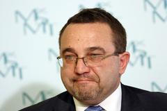 TK Josefa Dobeše k rezignaci