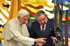 Papež Benedikt XVI. a Raúl Castro
