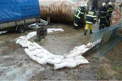 Tání -záplavy - Liberecký kraj - hasiči - hráze