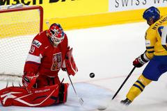 Tomáš Vokoun čelí nájezdu Michaela Nylandera